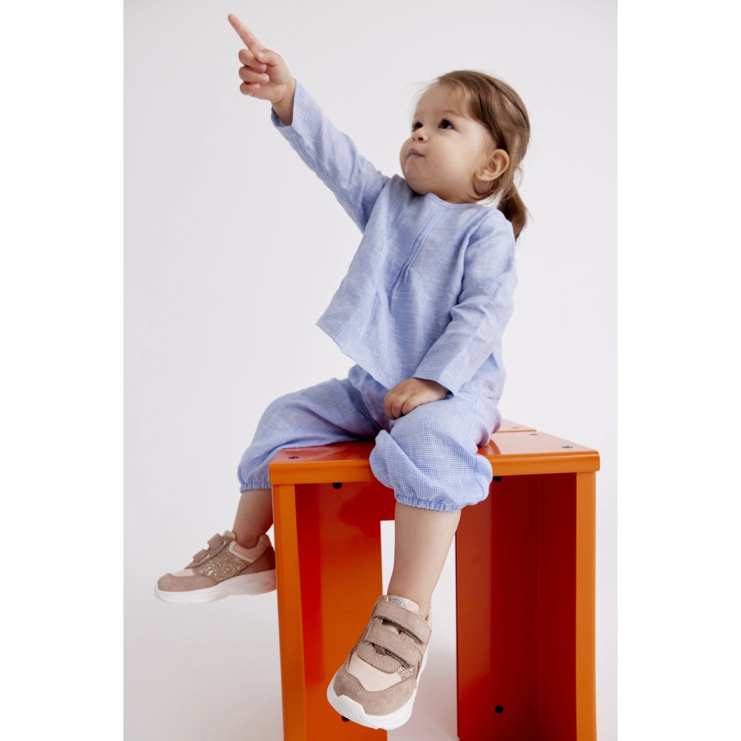 Snug Heel Lock Streamlined grip Bisgaard Taupe Glitter Yuki Glitter Velcro Shoe