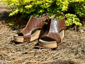Carley Croc Sandal In Brown Shock Diffusion Shock Absorbing
