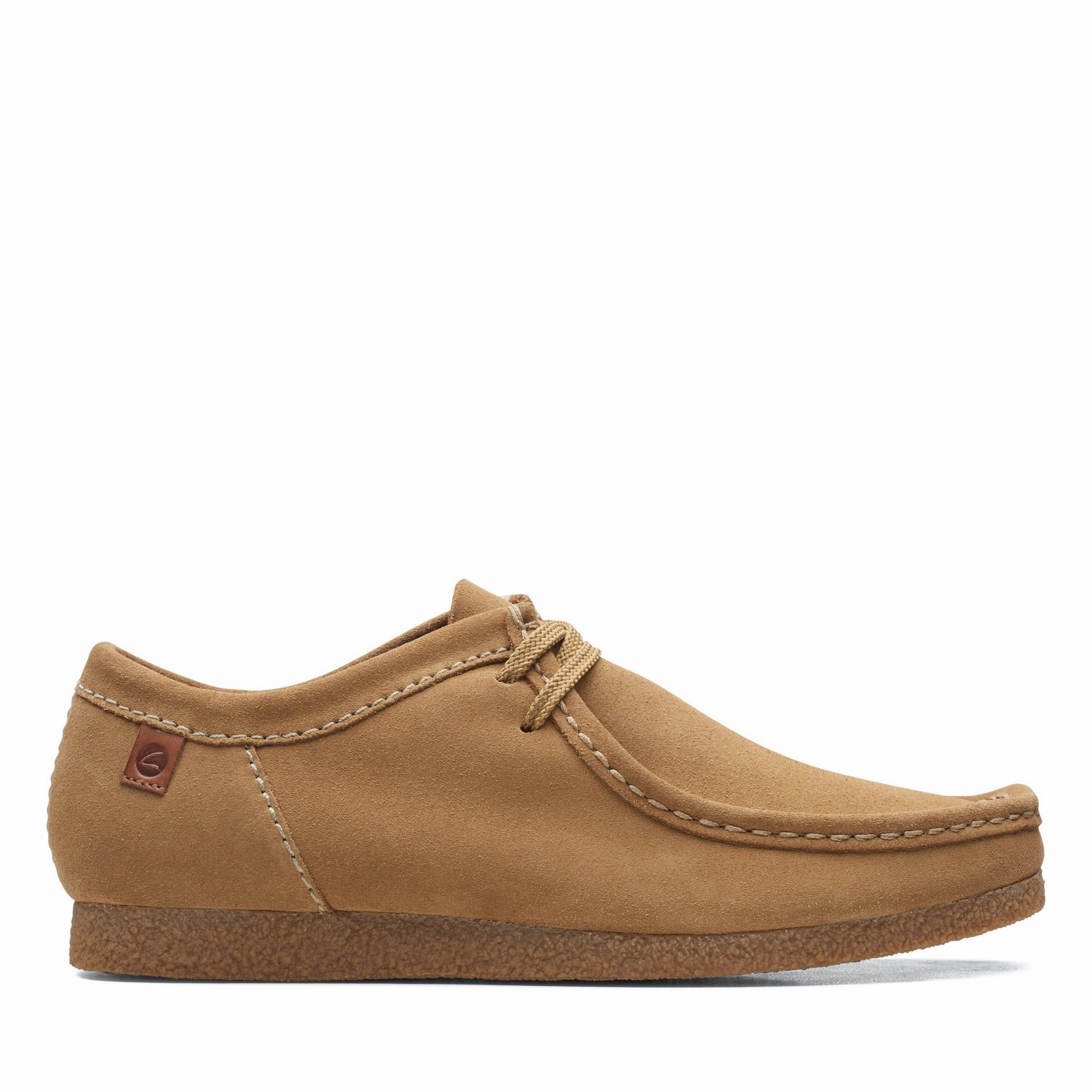 Clarks Shacre II Run in Beige Suede Timeless elegance