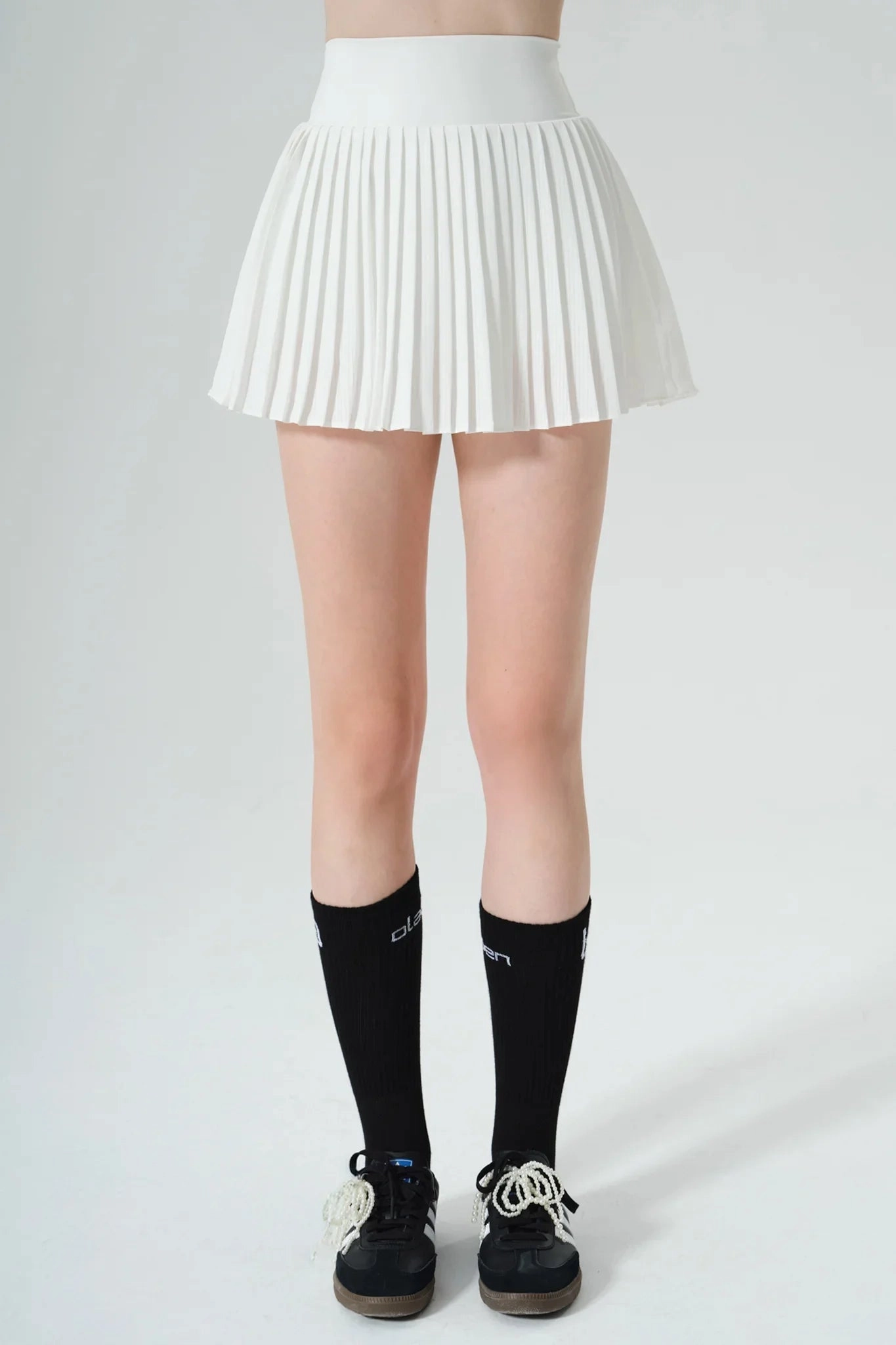Elite Pleated Skirt - White Reinforced Seams Preppy look