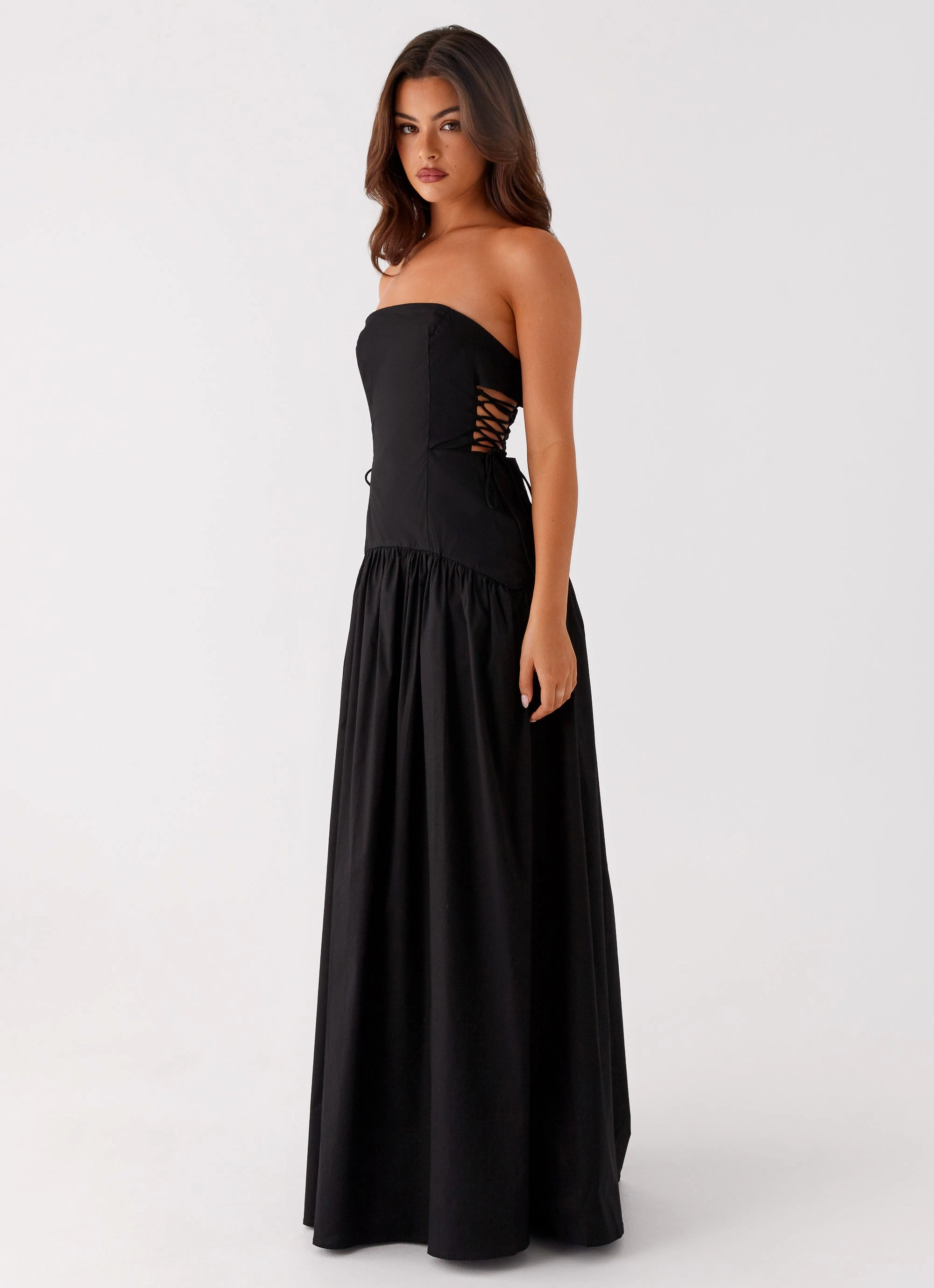 Conagh Maxi Dress - Black Cozy Cut Clean Flow