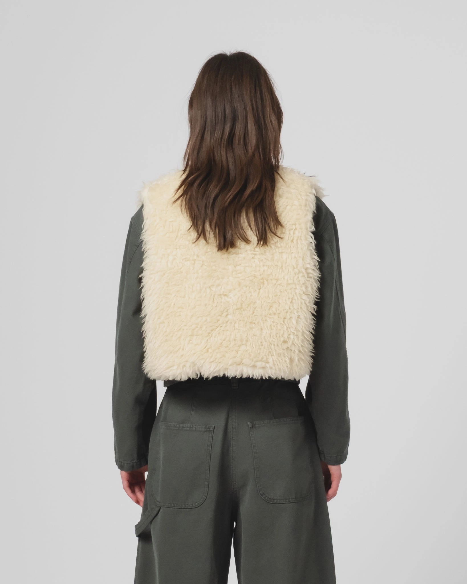 G.o.D Peak Vest Alaska Fluff Ecru Essential Fit Everyday Look