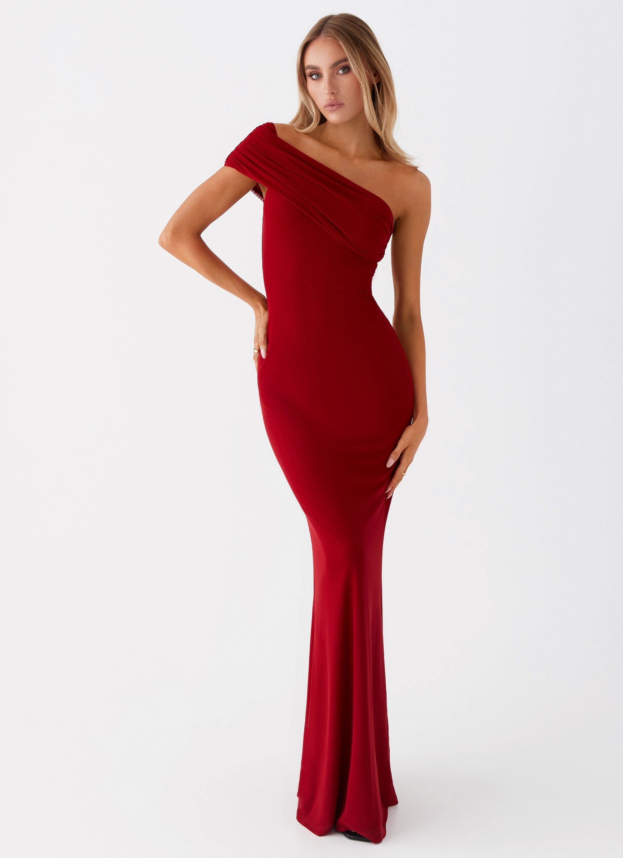 Simple yet chic gown Reine Maxi Dress - Red