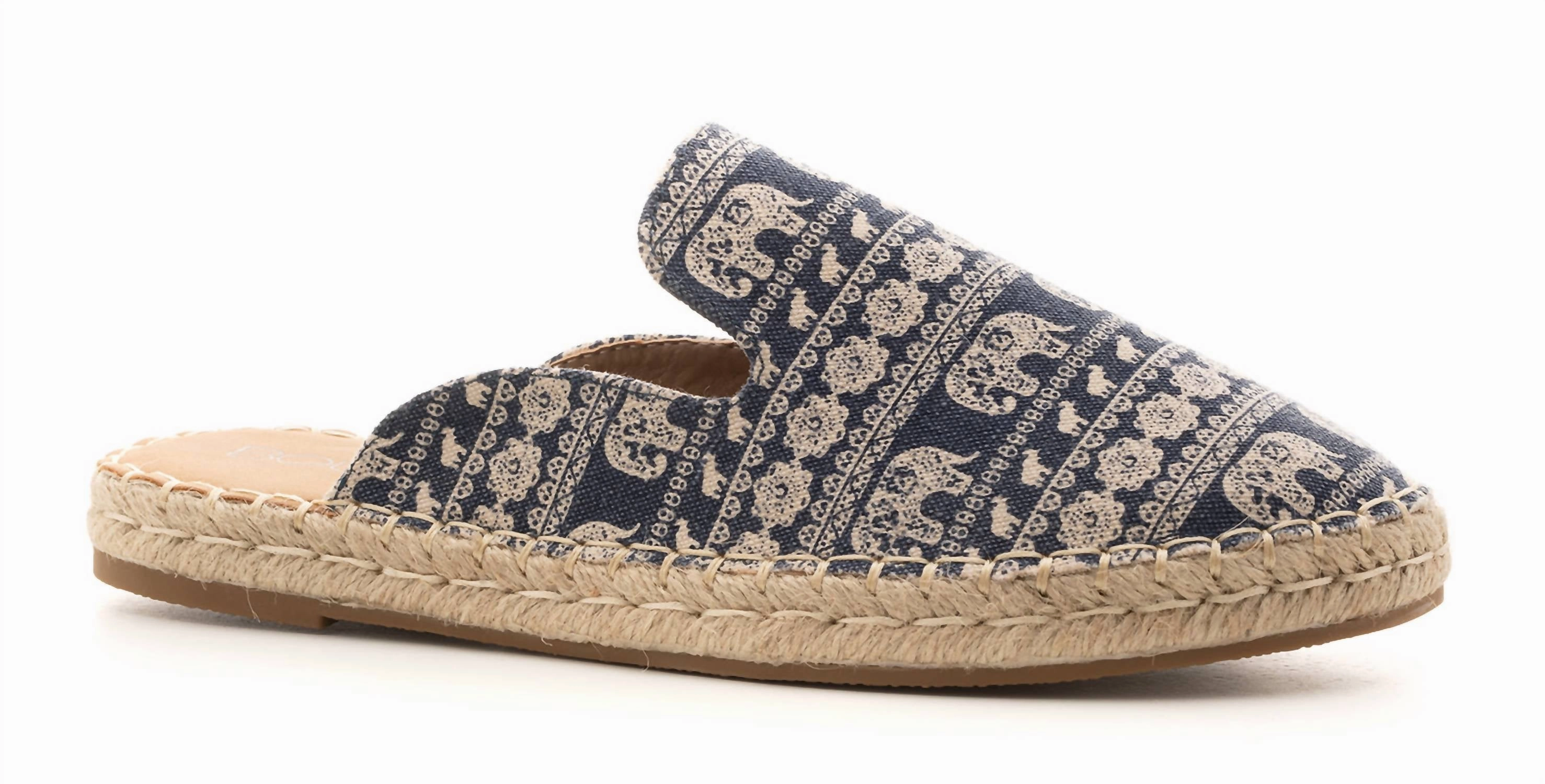 Seamless Interior Women's Taffy Sandals In Navy Elephant