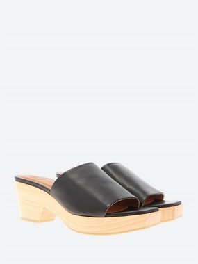 Women's Mist Clog In Black Effortless Walk Fit Flat Design