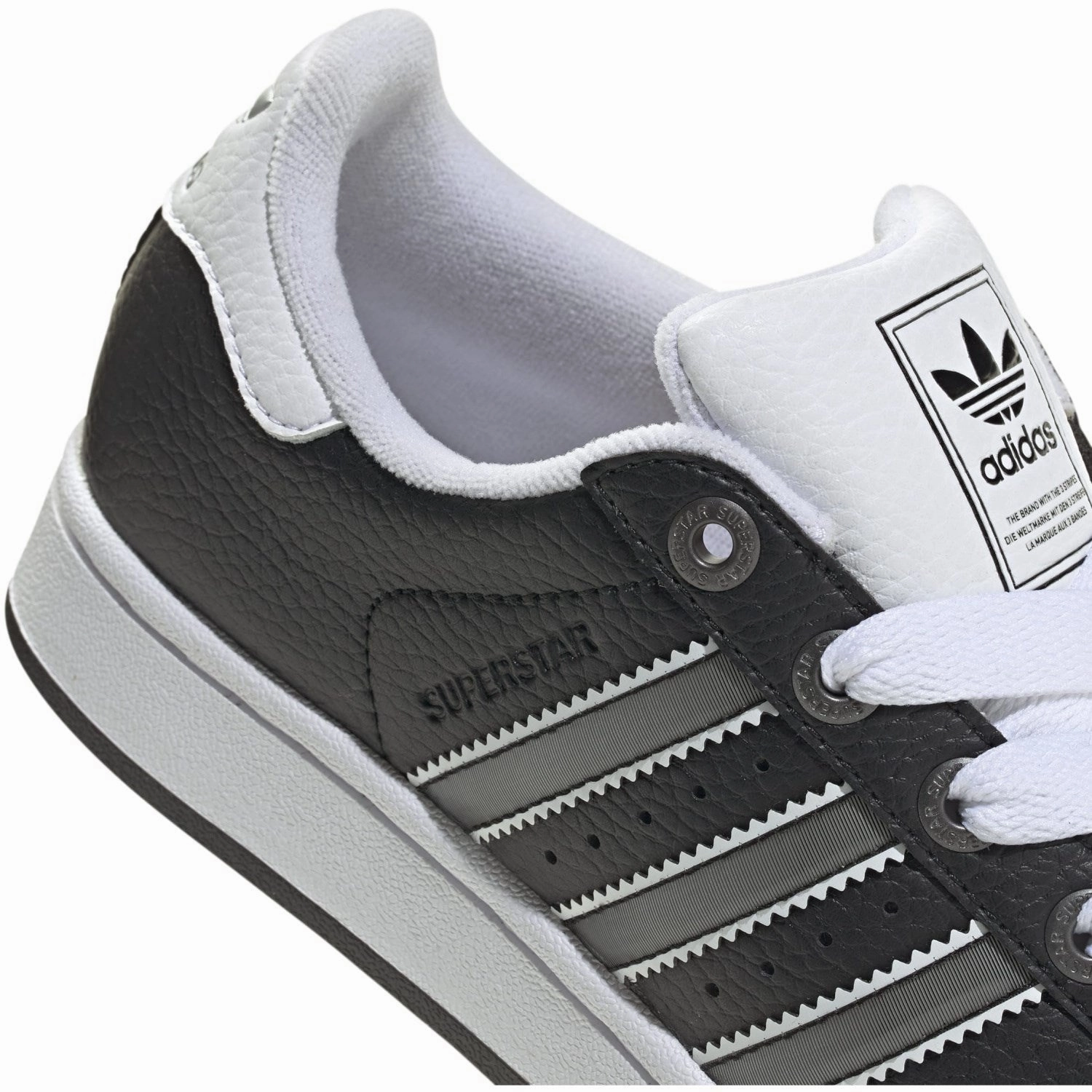 Minimalist Ride adidas Originals Core Black/Matte Silver/Ftwr White Superstar Ii J Sneakers