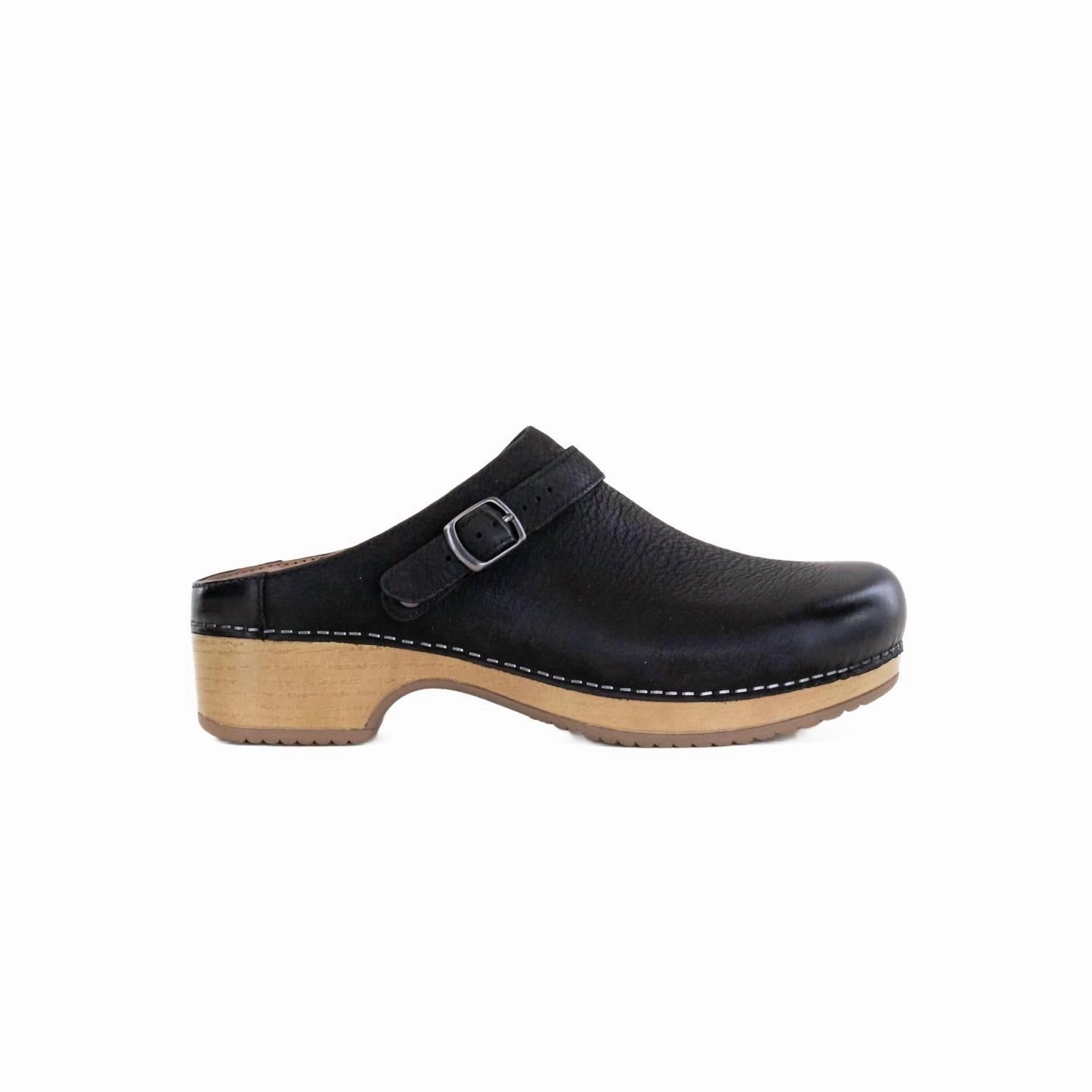 Women's Berry Clogs In Black Cushioned Footbed Comfort Solutions