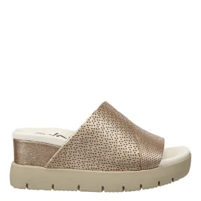 Women's Norm Wedge Sandal In Gold Foot Flex Step Free